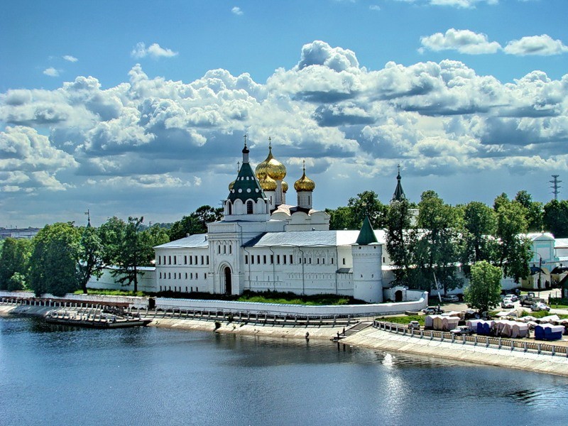 Кострома - город в Костромской области